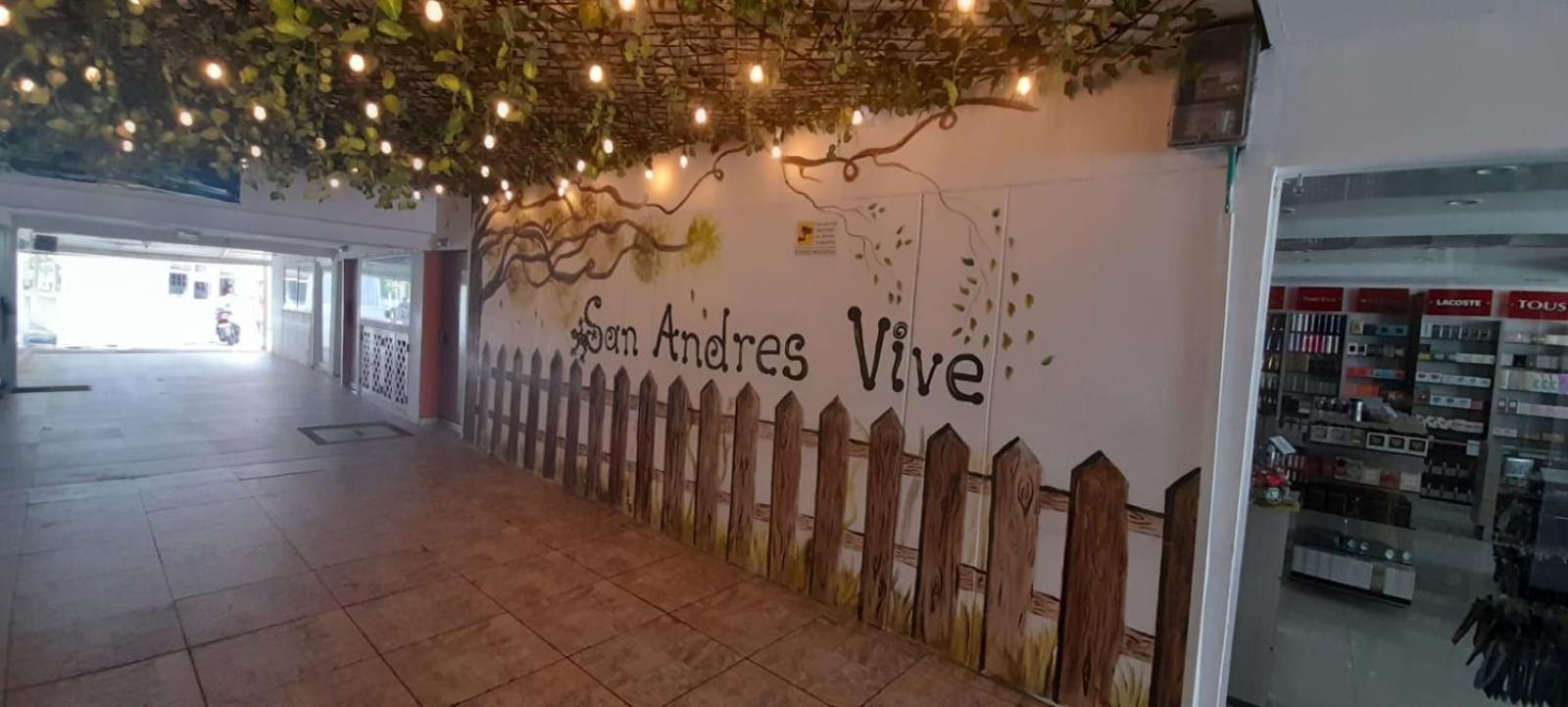 San Andres Vive Paradise Habitaciones Con Bano Privado A 80Mts De La Playa Principal Esterno foto